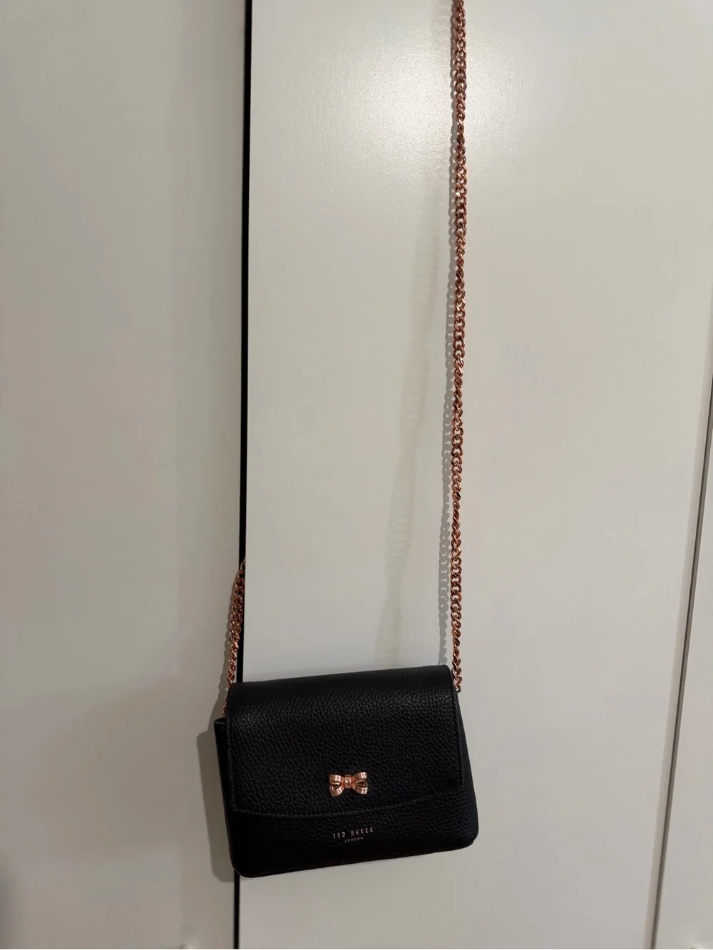 Ted Baker Black Pebbled Leather Crossbody with Rose Gold Chain & Bow - Picture 2 of 4